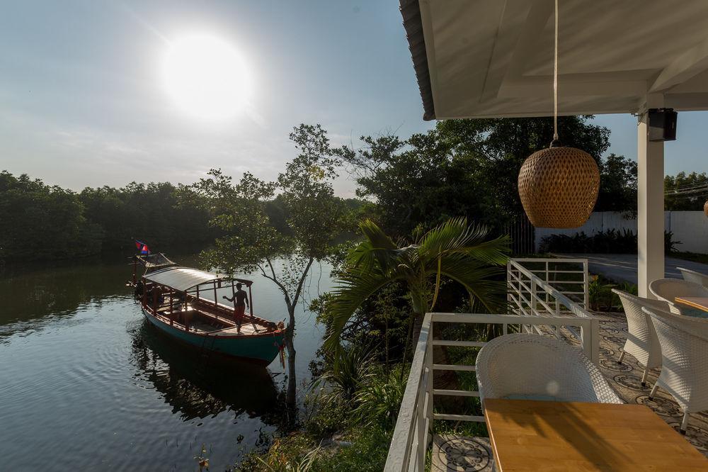 Golden River Resort Сиханоуквил Екстериор снимка
