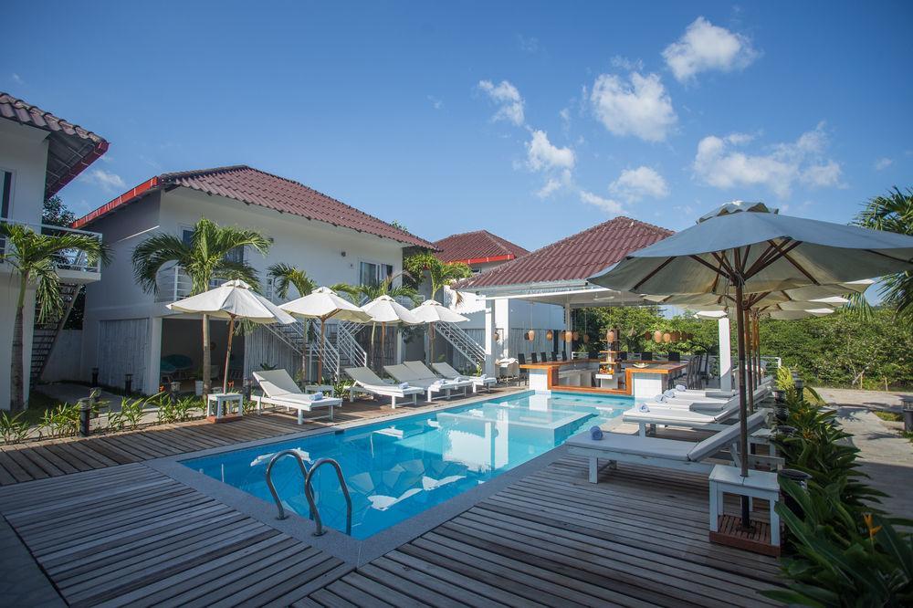 Golden River Resort Сиханоуквил Екстериор снимка